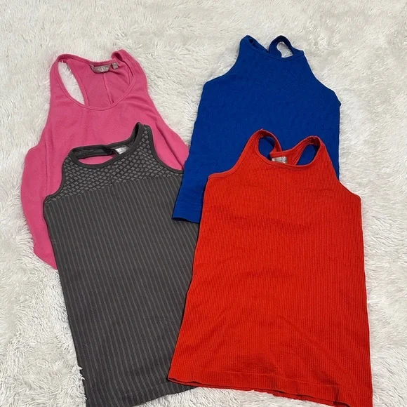 🫐 Bundle of 4 Athleta Tank Tops Size Small - Picture 1 of 5